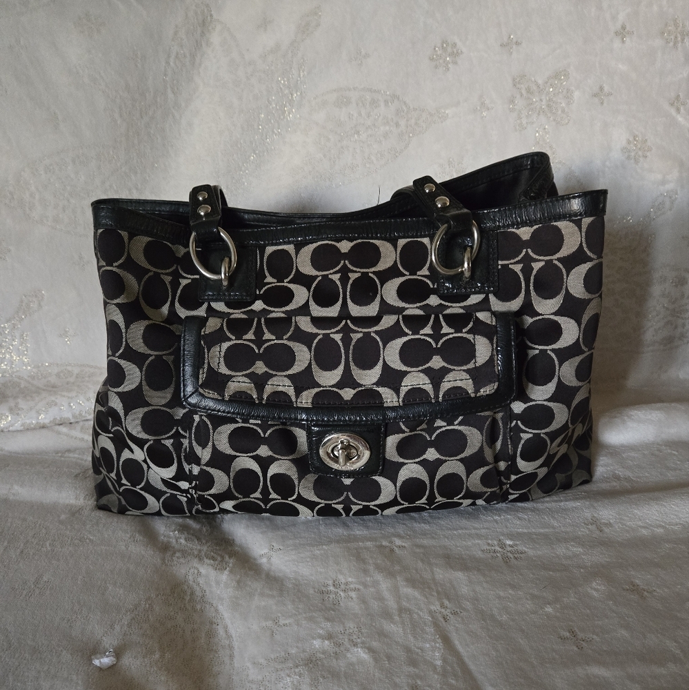 Coach - Shoulder Bag 👜